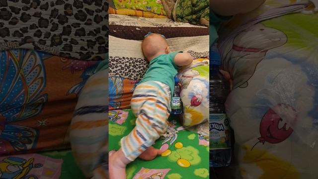 Рома около дивана с бутылочкой, 17:05, 8.06.2025