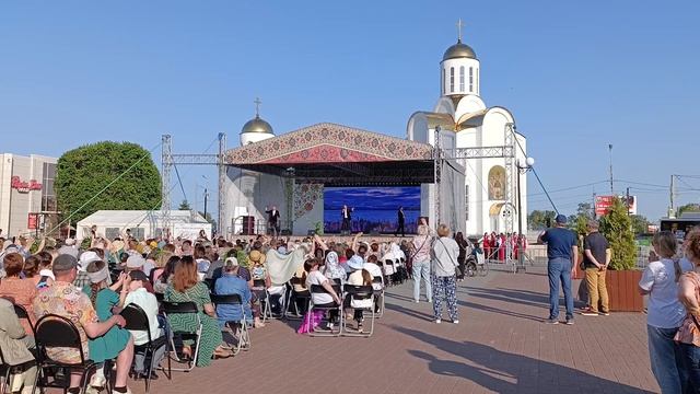 Этот мир. Арт-группа «LARGO». Троицкая площадь. Курган.