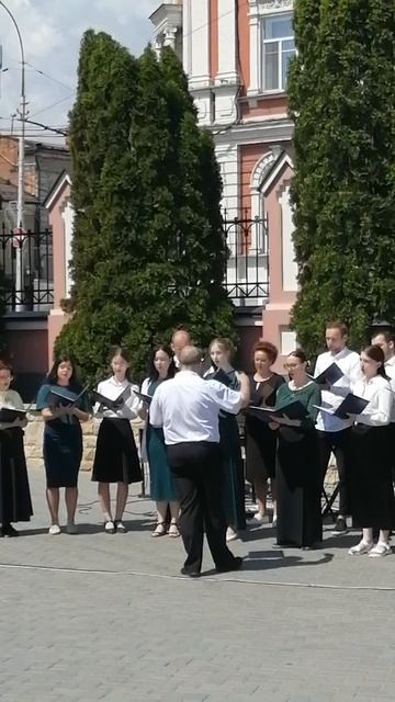 Саратов. Троица 08.06.2025. Песнопения у храма
