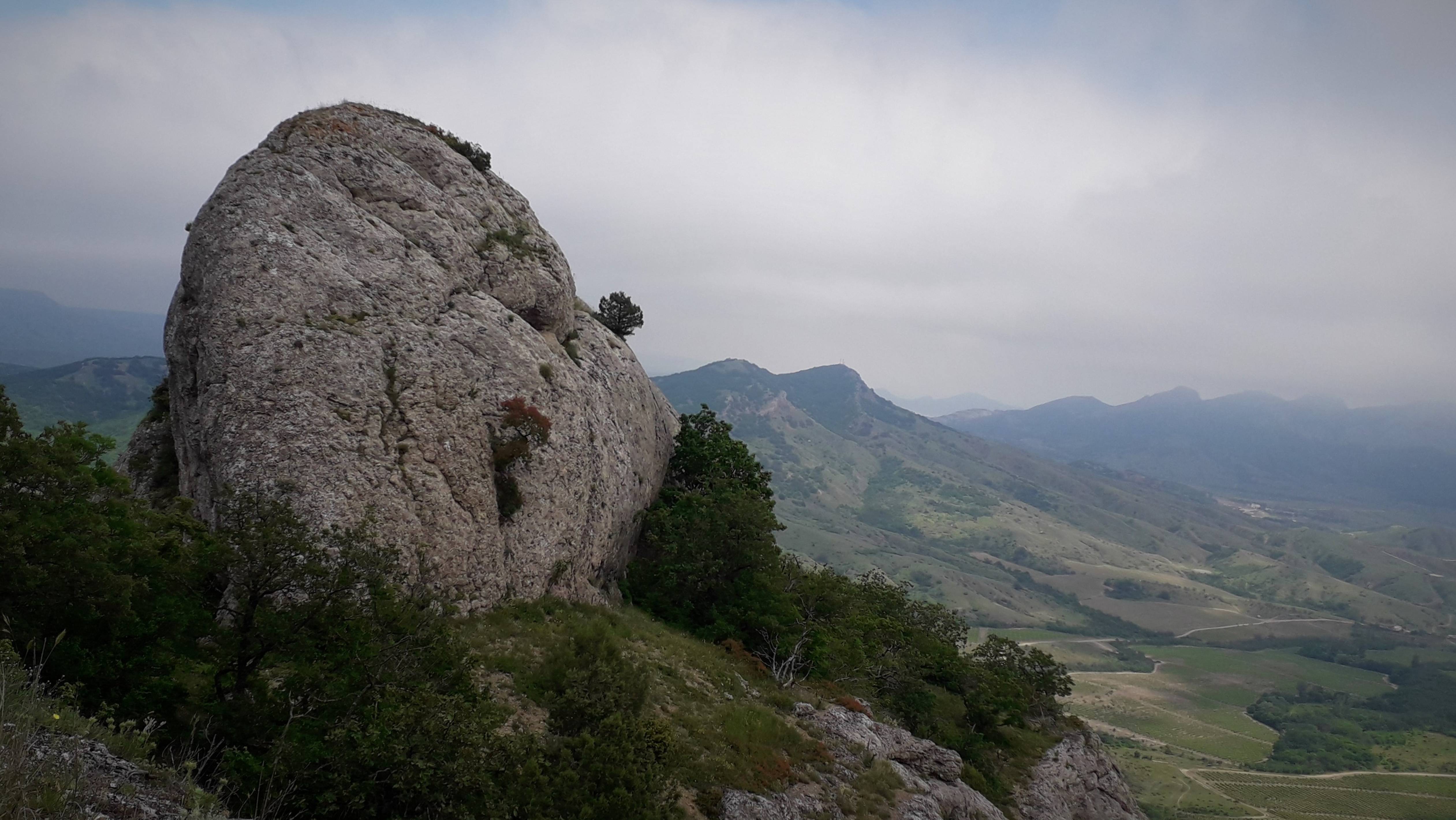 Пешие походы по Крыму. Горный массив Спящая красавица, июнь