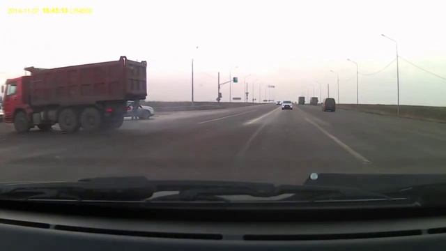 Необычные и нелепые неудачи на дороге. Как так можно умудриться.