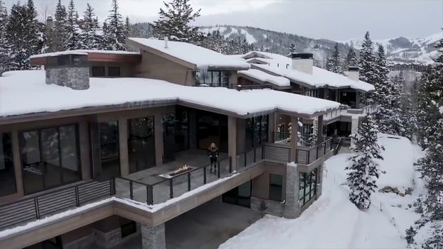5 Contemporary Homes That Look Like They’re From the Future ▶ 4