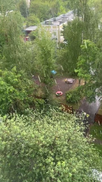 Крупный град обрушился на Крылатское 🌨️