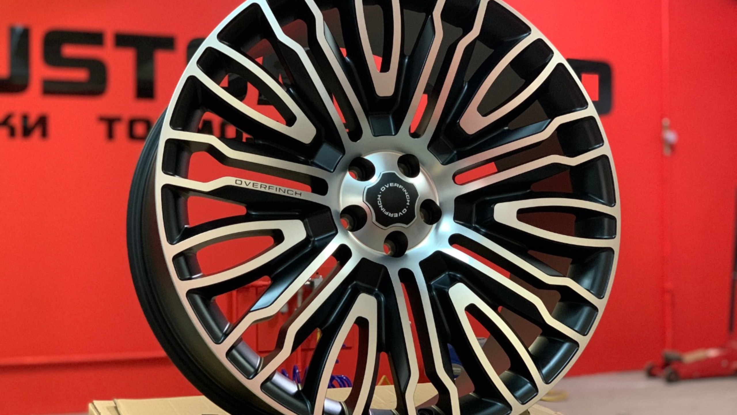 Range Rover Velar P250 22" Overfinch wheels