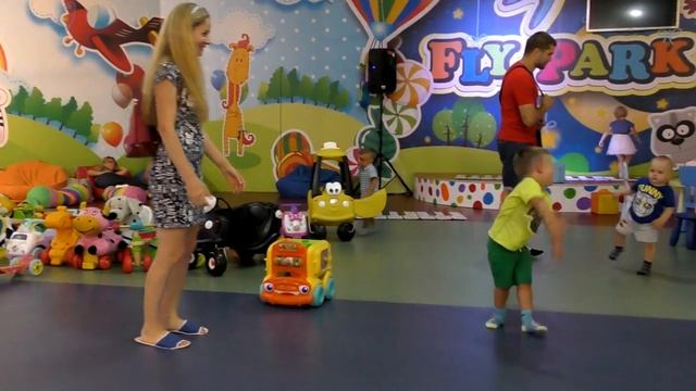 Рома и Диана СУПЕР ДЕТСКАЯ ИГРОВАЯ КОМНАТА ФЛАЙ ПАРК в КИЕВЕ!   Indoor Playground Fun Play Place