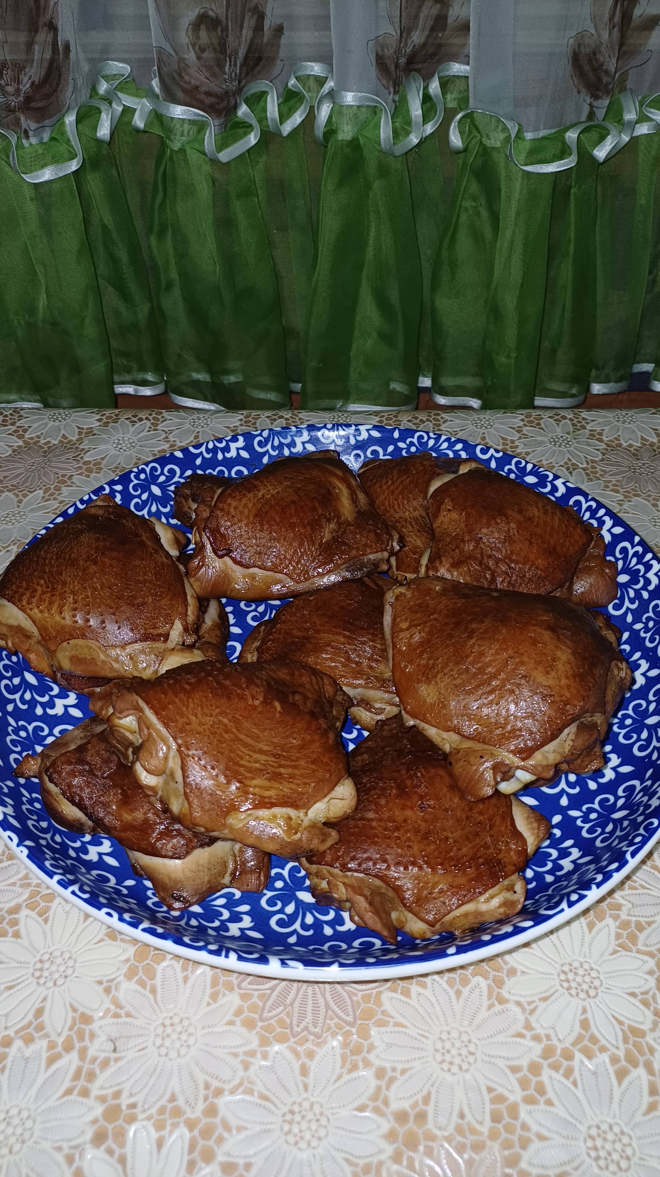 Копченые куриные бедра.