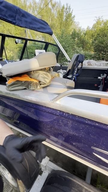 Очищаем алюминий на лодке