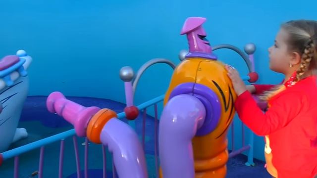 Диана и Рома Рома и Диана играют на ферме Пони