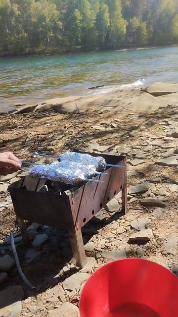 картошка с салом, запечённая на углях