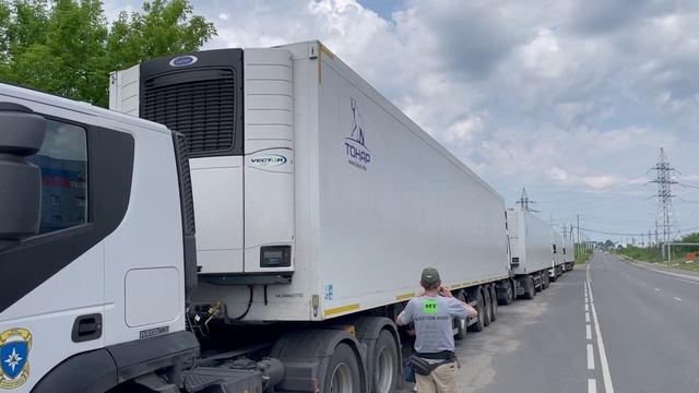 Иностранные журналисты приехали в Брянскую область, где стоят фуры с телами военных ВСУ