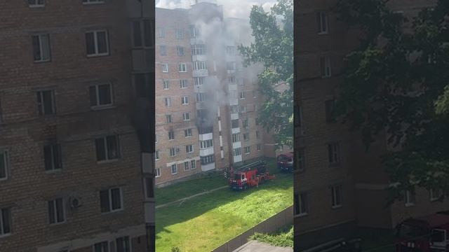 МЧС Беларуси: Двух человек спасли работники МЧС на пожаре в Пинске