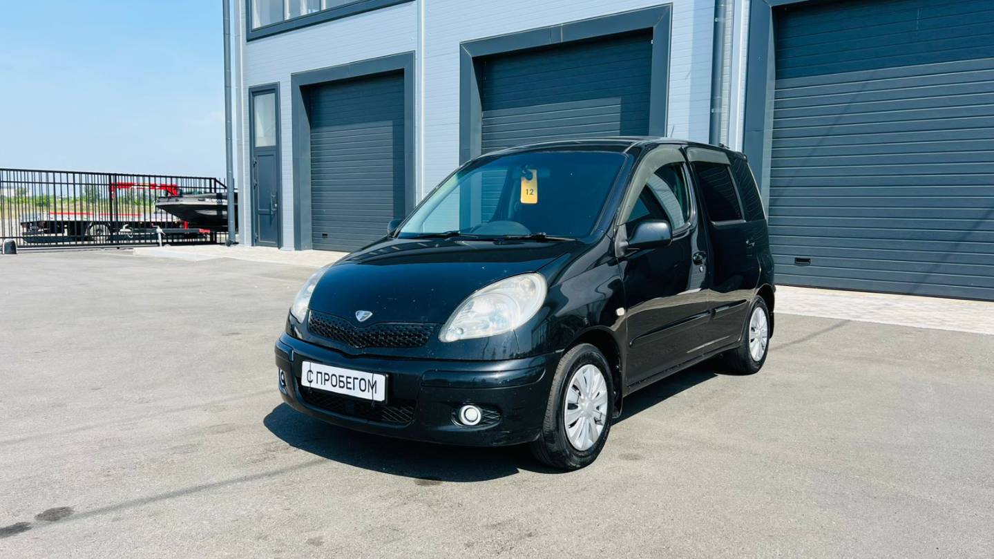 Toyota Funcargo, 2003 год