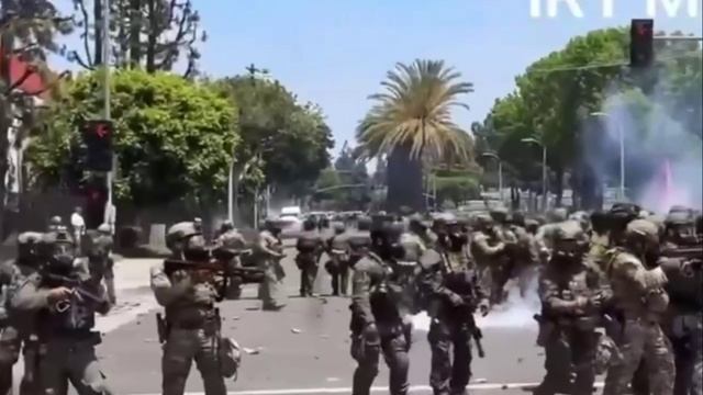 В связи с протестными акциями в США министр обороны Пит Хегсет сообщил о приведении морских пехо...