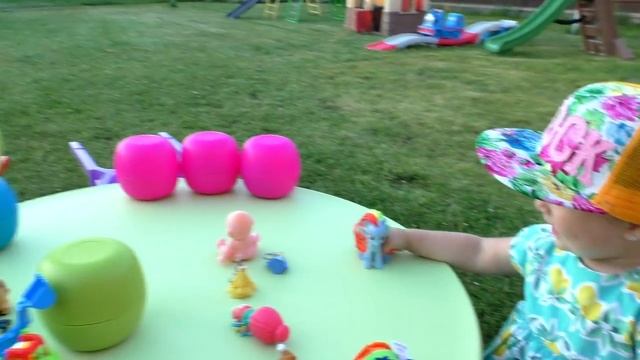 Рома и Диана Сюрпризы в Тачке Кто найдет Больше Challenge collect Surprises