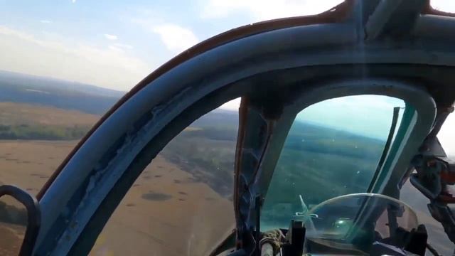 Пара наших штурмовиков Су-25 уходит от двух ракет ПЗРК ВСУ !!!