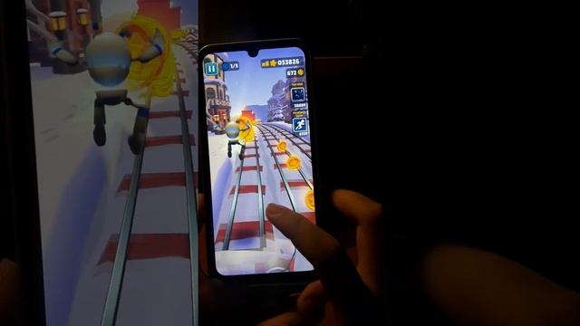 Играю в игру Subway surfers. Забираю свои награды.