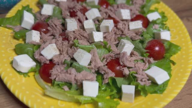 Салат с тунцом, черри и сыром фета | самый быстрый салат | рецепты просто