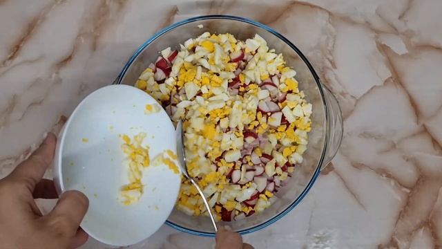 Окрошка на квасе со сметаной — Классика лета! Вкусно, освежающе, по-домашнему.