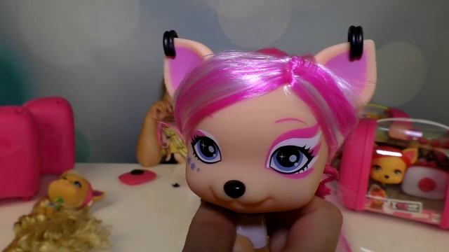 Диана и Рома Диана распаковывает новые игрушки - собачки VIP Pets