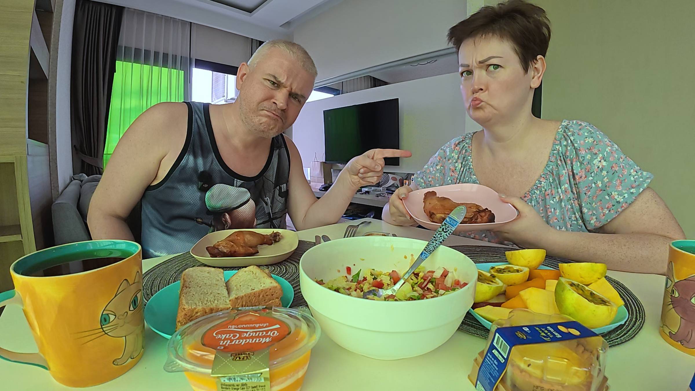 Мукбанг мы ИЗБАЛЛОВАНЫЕ комфортом и ИЗЫСКАМИ, нас ничем НЕ УДИВИТЬ! Болталка Семейный обед Таиланд