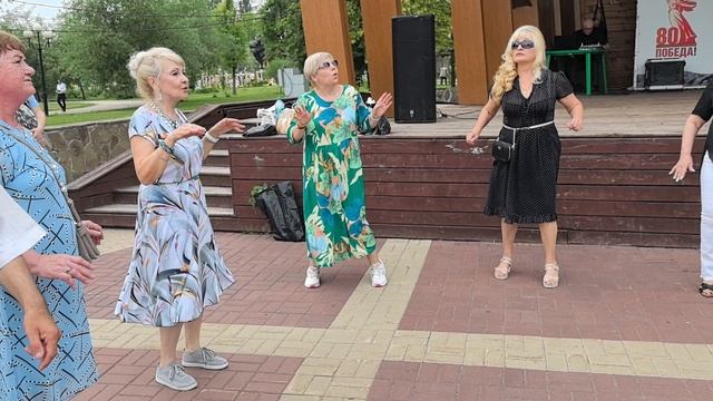 Бокал игристого вина... 07.06.25...