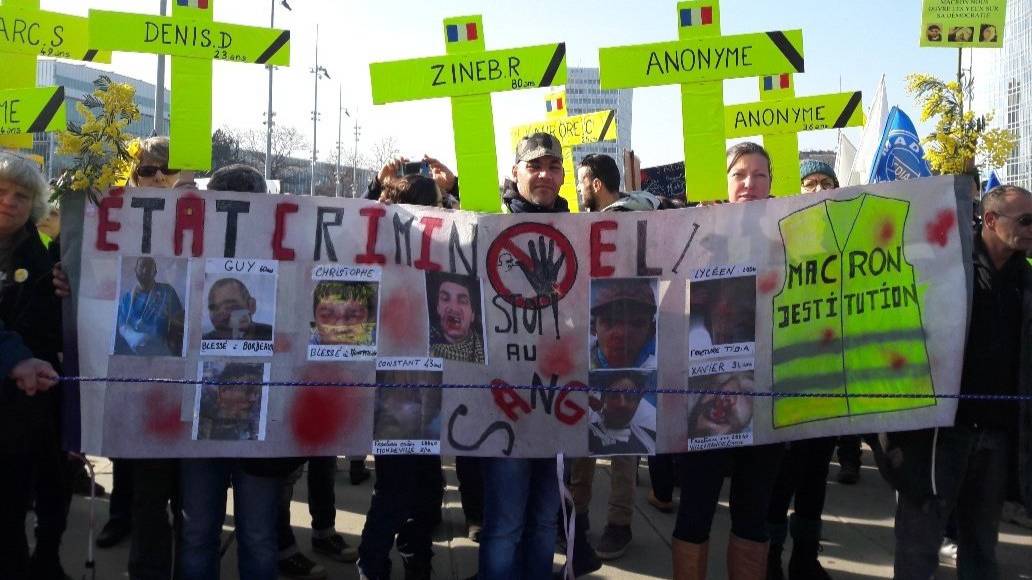 европули падает на пол