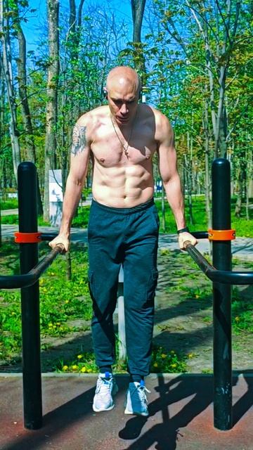 Упражнения на пресс на брусьях #nogymworkout #спорт #calisthenics #пресс #shorts