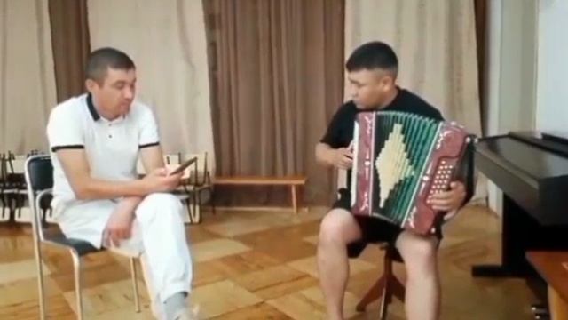 ялгыз Аккош