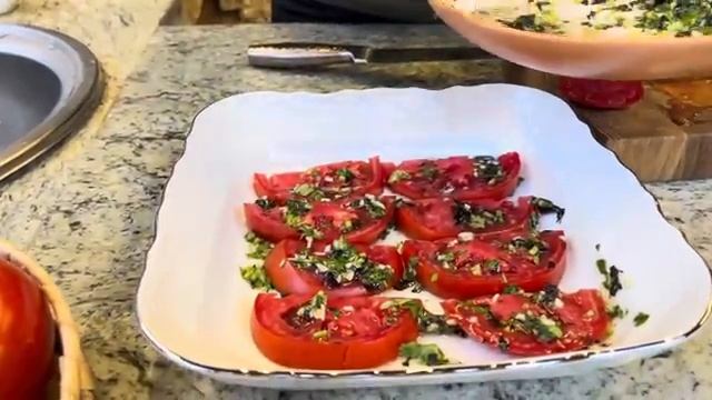 ВКУСНЕЙШАЯ ЗАКУСКА ИЗ ПОМИДОРОВ ЗА ПЯТЬ МИНУТ ОБЪЕДЕНИЕ