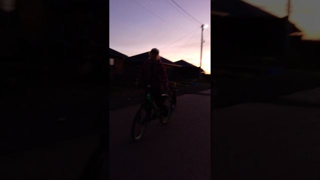 ДЕЛАЕМ ТРЮКИ НА ВЕЛОСИПЕДАХ!!!