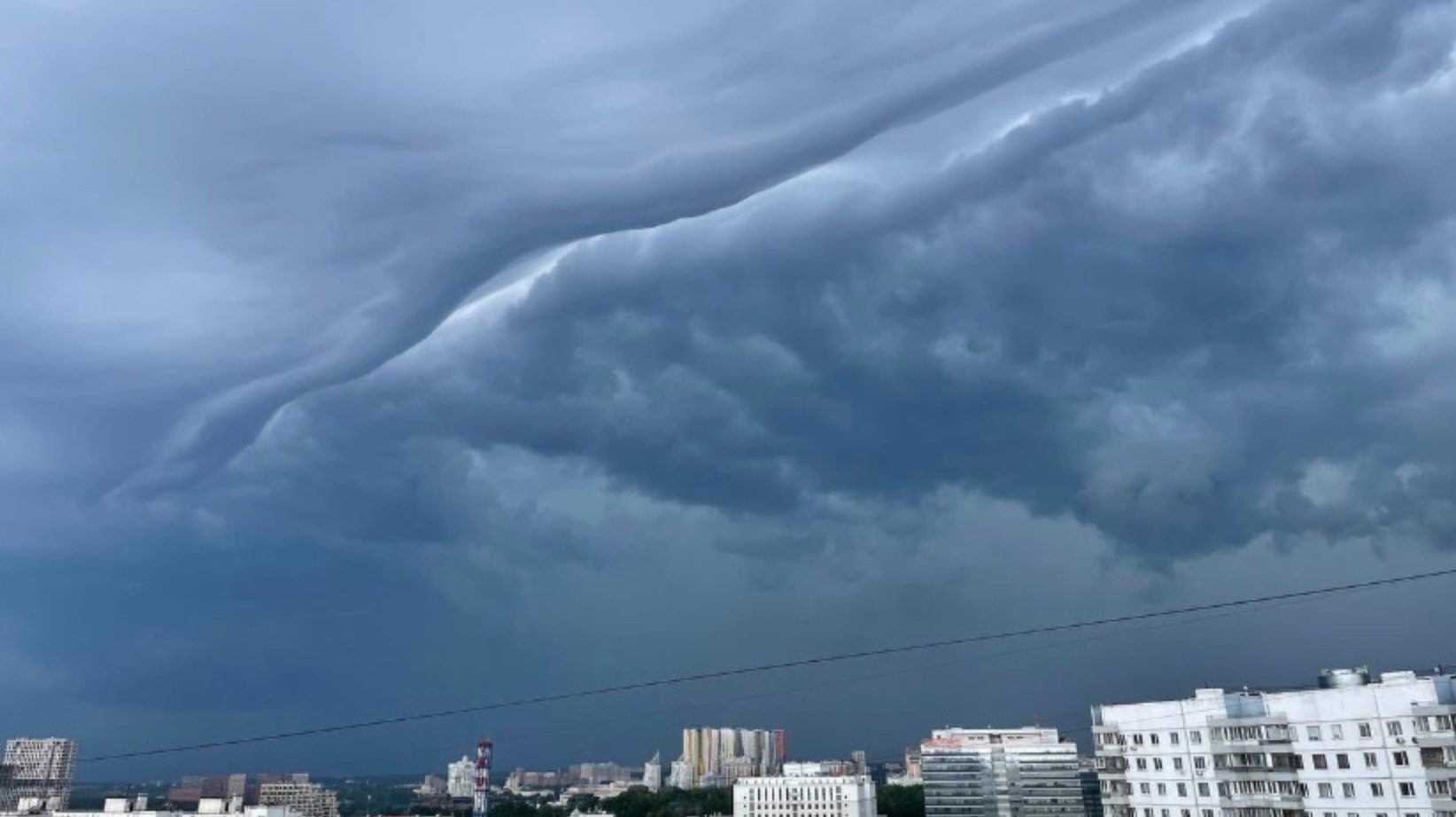 Погода в Москве перед грозой. Лето