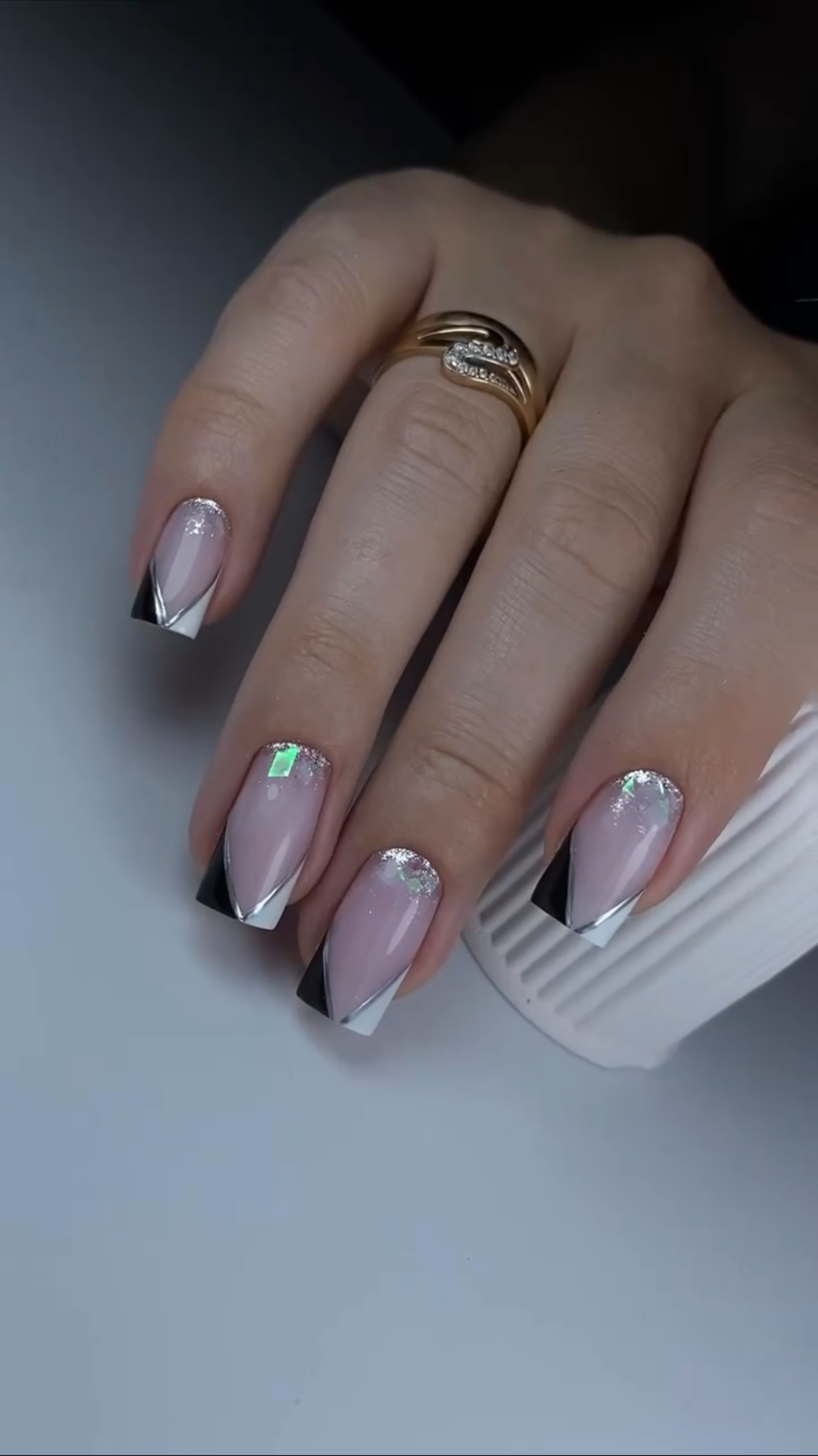 Так легко сделать настоящие ногти, которые выглядят как натуральные💅🏻