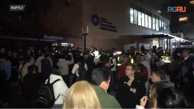 Обстановка около больницы в Боготе, куда доставили кандидата в президенты Колумбии Урибе