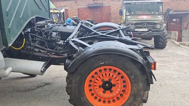 Примерка колес 1200*420  (48")  на Unimog U1400