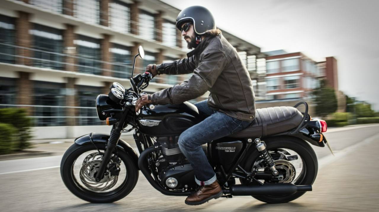 Мотоцикл для джентльменов: Обзор Triumph Bonneville T120
