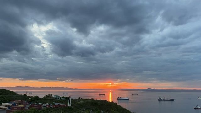 Когда небо сливается с морем: магия владивостокских закатов, о которой молчат гиды