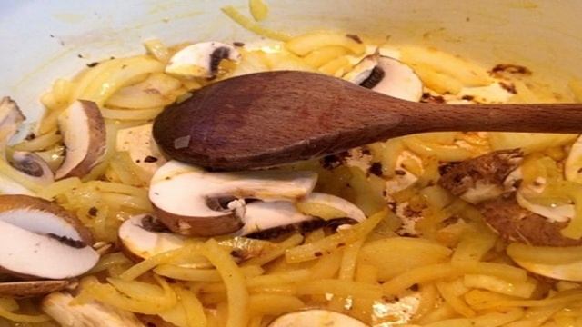 Говяжья печень с грибами