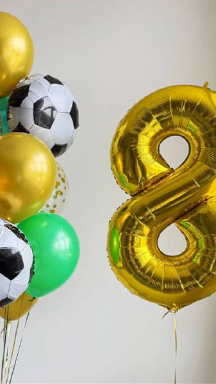 Композиция на 8 лет в стиле футбол в золотом цвете
