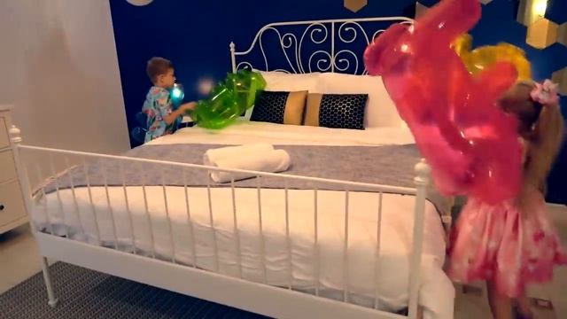 ДИАНА И РОМА - Диана и Рома играют в 🎃 Истории на Хэллоуин!