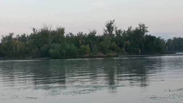 Отдых на Гранном. Притоки реки Волги. , рано утром растилается. туман.