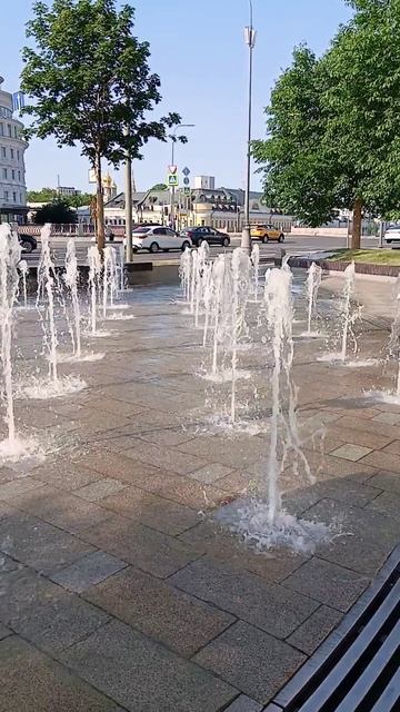 Фонтан рядом с Москворецкими мостами