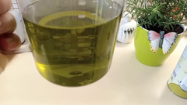 Ароматное оливковое масло с розмарином и лимоном.