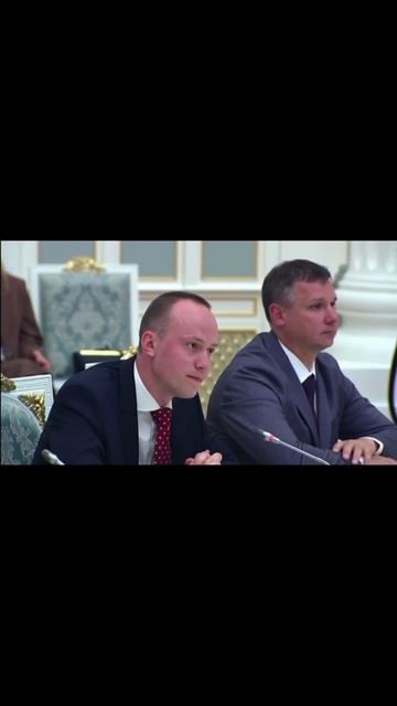 Театр абсурда продолжается в полном разгаре!