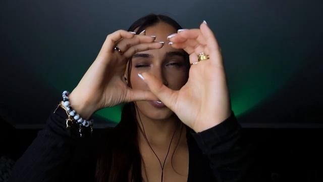 darklite ASMR. Тихий голос, звуки рта, движения рук.