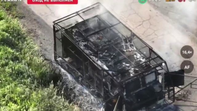 БпЛА уничтожило бронированную машину «Pinzgauer Vector» английского производства.