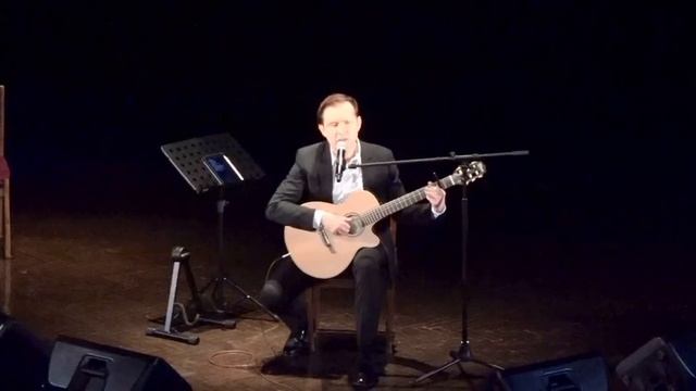 Олег Погудин на гитаре