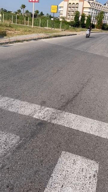 В Турции пешеход на зебре не главный.