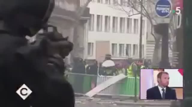 стреляет прям в гёль (евроморду)