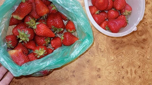 Клубничный 🍓🍓🍓сезон открыт
Батон Моцареллы😄