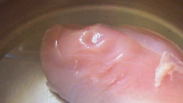 Cалат с грудкой и ананасами